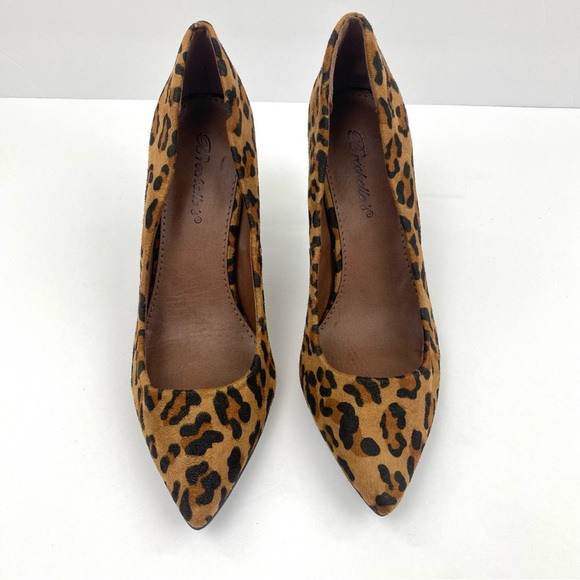 Breckelles Suede Cheetah Print Closed Pointed Toe Heels Size 8 - Picture 2 of 4